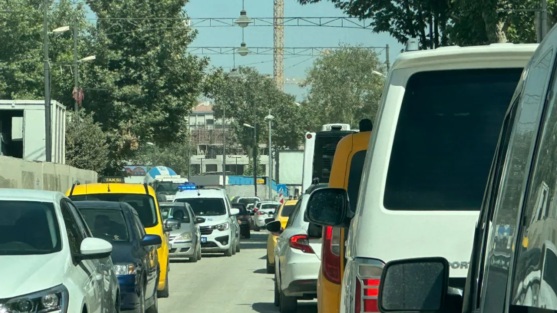 Malatya'da 3 kilometrelik yol 30 dakikada gidilebiliyor