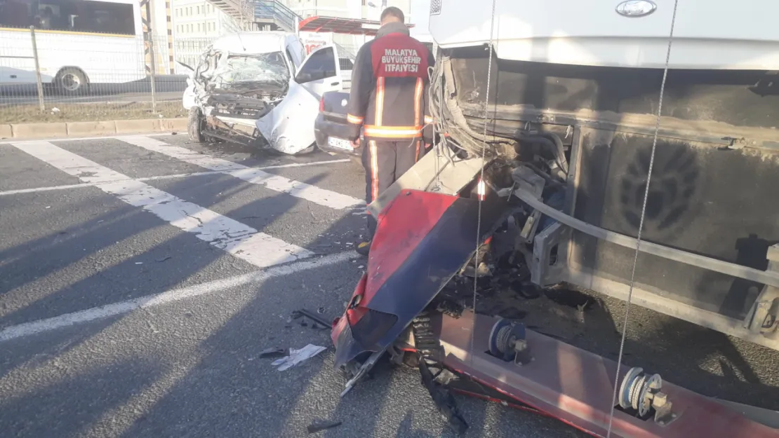 Malatya'da iki ayrı trafik kazasında 8 kişi yaralandı