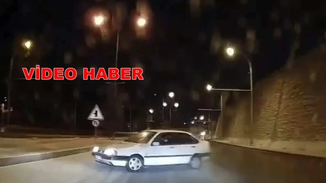 Malatya'da Trafikte Dehşet Anları: Buzlanmada Kontrolden Çıkan Araç Kamerada