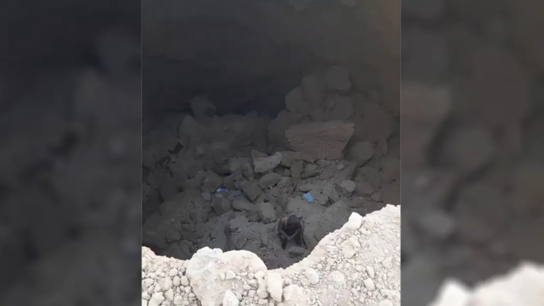 Malatya'da yol yapım çalışması esnasında göçük: İş makinası toprak altında kaldı