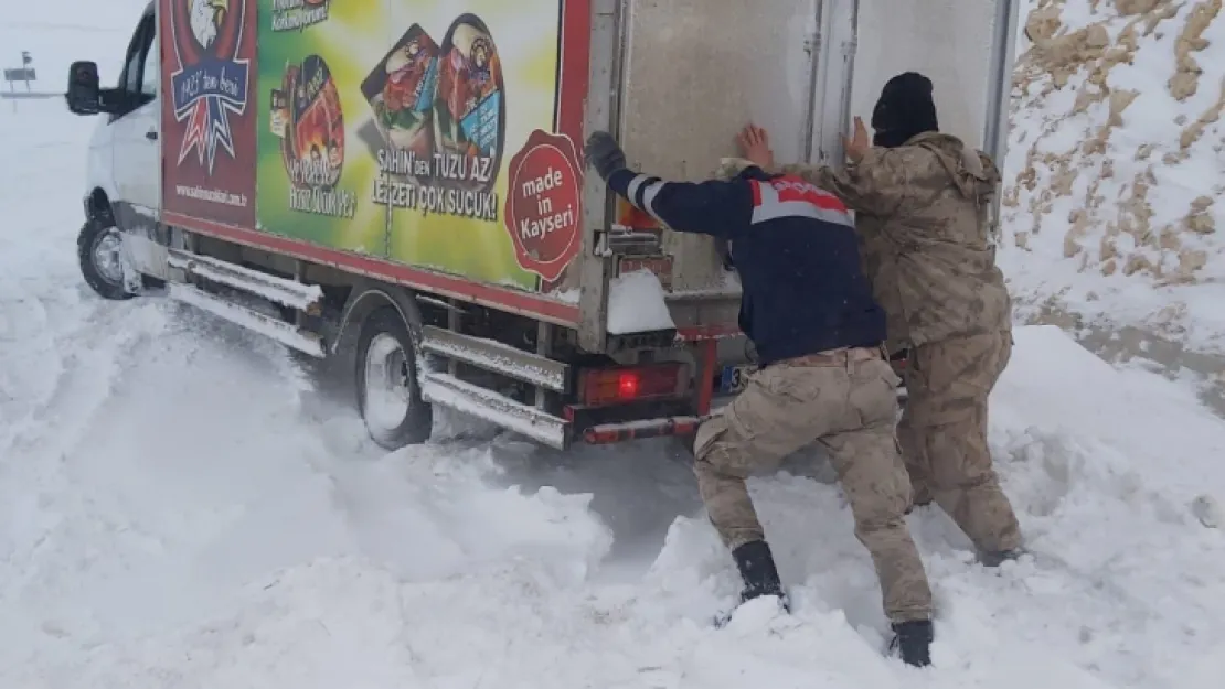 Malatya İl Jandarma Komutanlığı Her Şartta Görevi Başında ve Vatandaşlarının Yanında