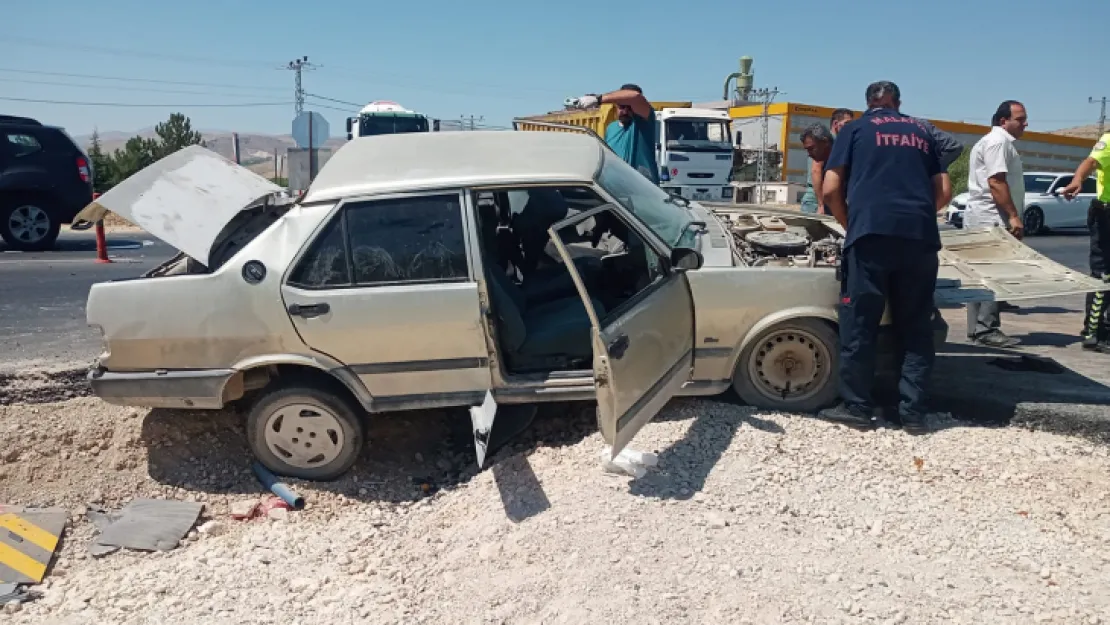 Malatya-Kayseri yolu Kağıt Fabrikası mevkiin de trafik kazası...12 yaralı