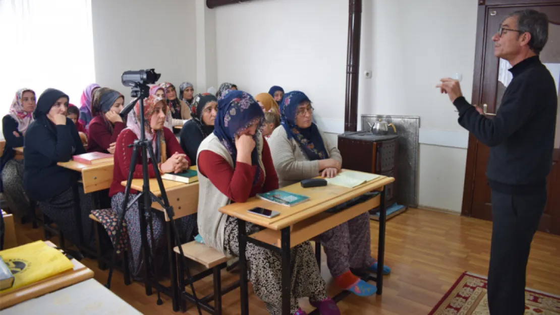 Malatya Kent Konseyi Kadın Meclisi 'Aile İçi İletişim' Konferansı Düzenledi