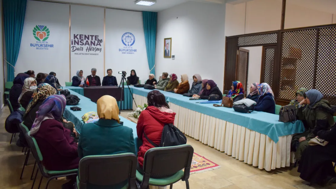 Malatya Kent Konseyi Kadın Meclisi 'Yardımlaşma Ve Gönüllülük' Konulu Program Düzenlendi