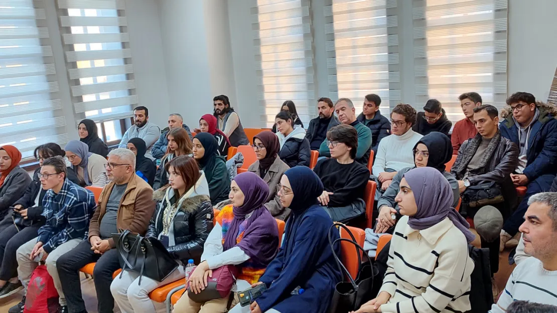 Malatya Kent Konseyi'nde Geçmişten Günümüze Fotoğraf Makineleri Anlatıldı