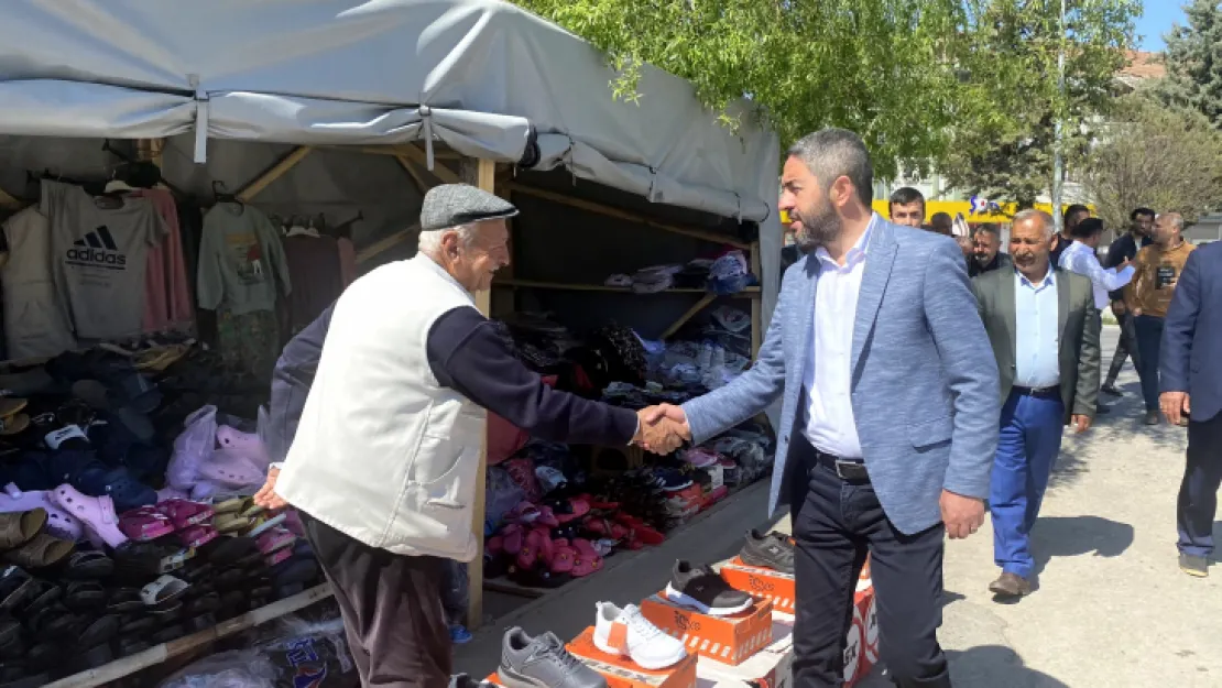 Malatya Milletvekili Adayları Enver Kiraz ve Okay Demirhan, mahalle ziyaretlerine devam ediyor.