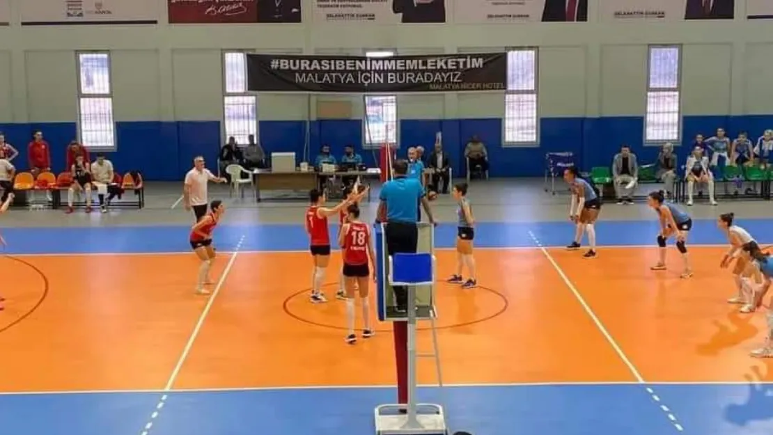 Malatya Nicer Hotel Voleybol Takımı Zerenspor'a 3-0 Mağlup Oldu .