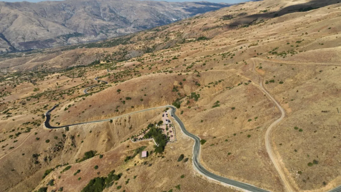 Malatya'nın 718 mahallesinde yol çalışmaları devam ediyor