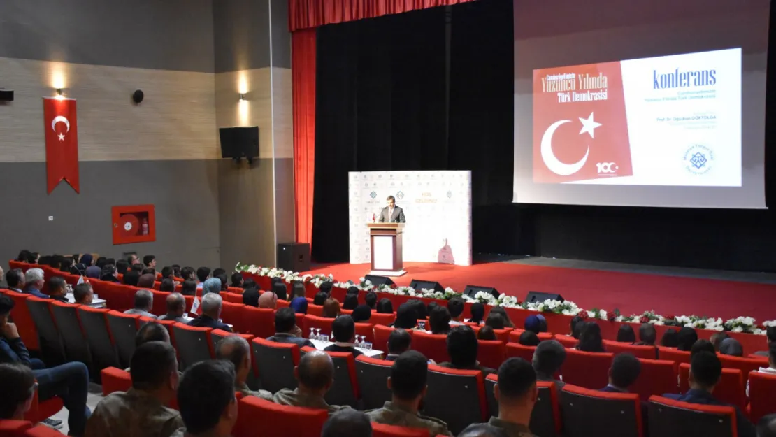 Malatya Turgut Özal Üniversitesinde Cumhuriyetin Yüzüncü Yılında Türk Demokrasisi Konferansı Düzenlendi.