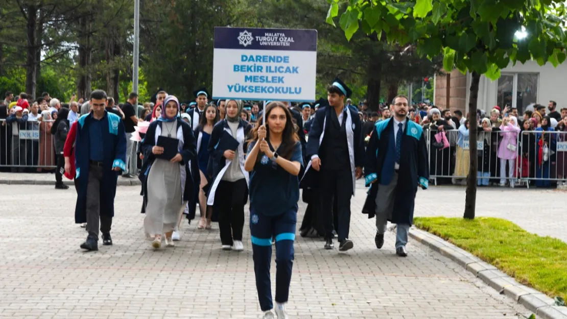 Malatya Turgut Özal Üniversitesinde Mezuniyet Coşkusu