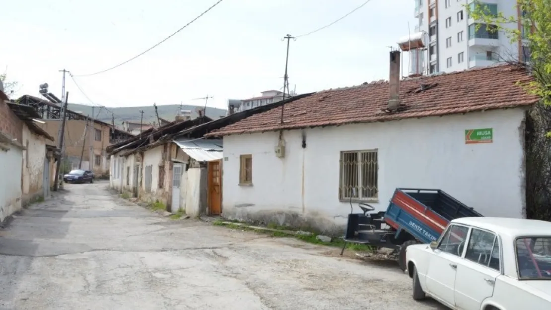 Mercedes Kadir'in Adını İkâmet Ettiği Sokağa Vereceğiz