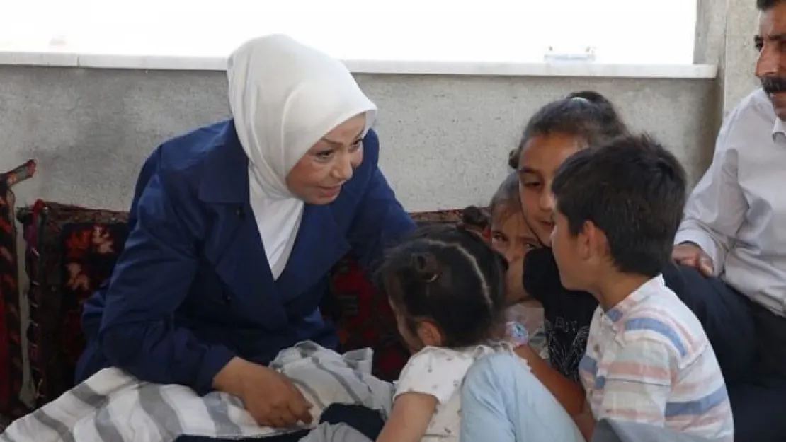 Milletvekili Çalık, Malatya'daki temasları kapsamında Kuyulu, Topsöğüt ve Cafana mahallelerini ziyaret etti.