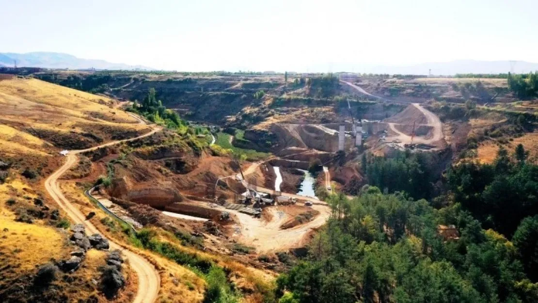 Milletvekili Tüfenkçi İle Belediye Başkanı Çınar, Şahnahan'daki Köprü İnşaatını İnceledi