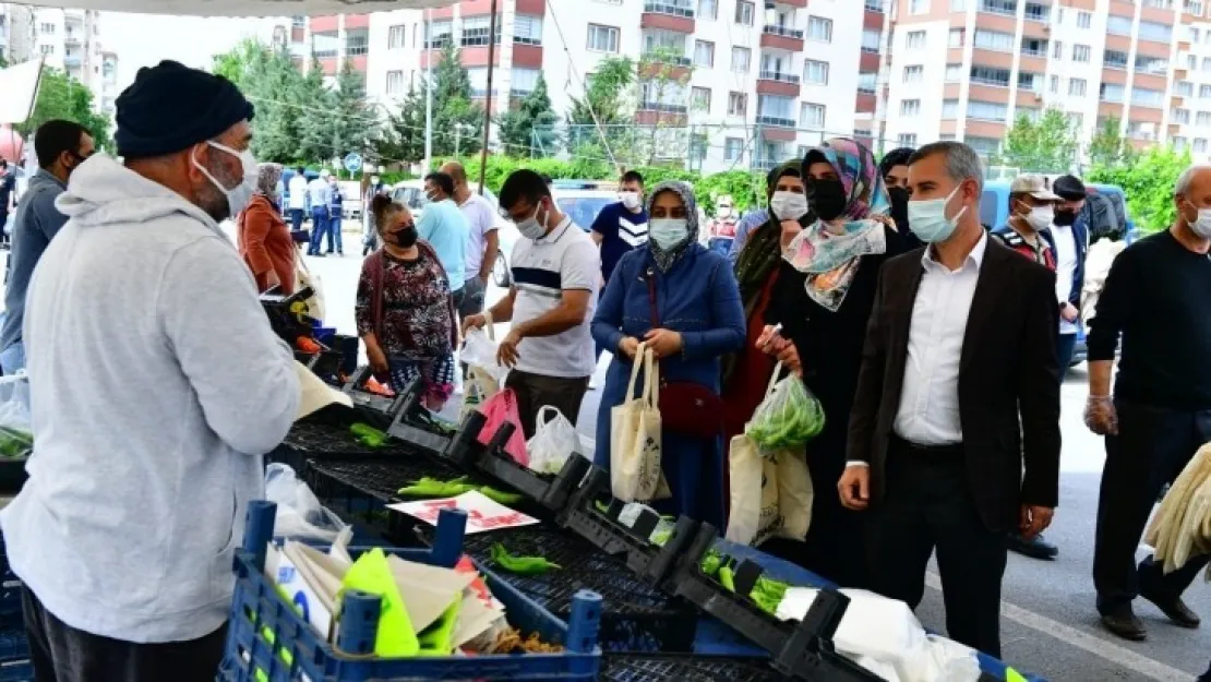 Milletvekili Tüfenkçi İle Belediye Başkanı Çınar, Bostanbaşı Semt Pazarını Ziyaret Etti