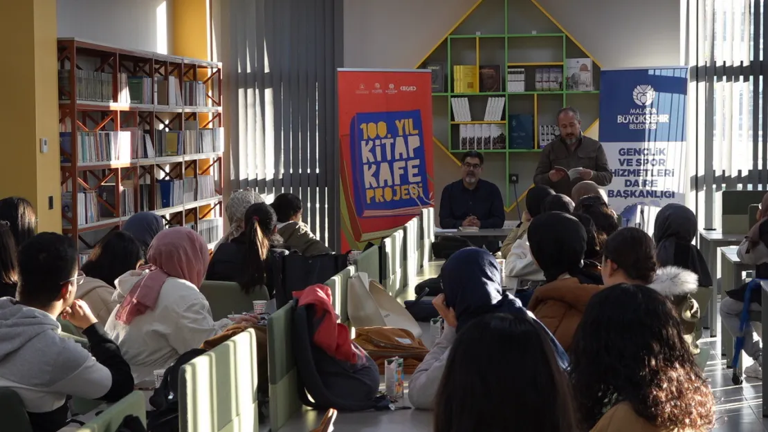 Prof. Dr. Mehmet Özger İle 'Hayata Şiirle Bakmak' Söyleşisi Malatya'da Gerçekleşti