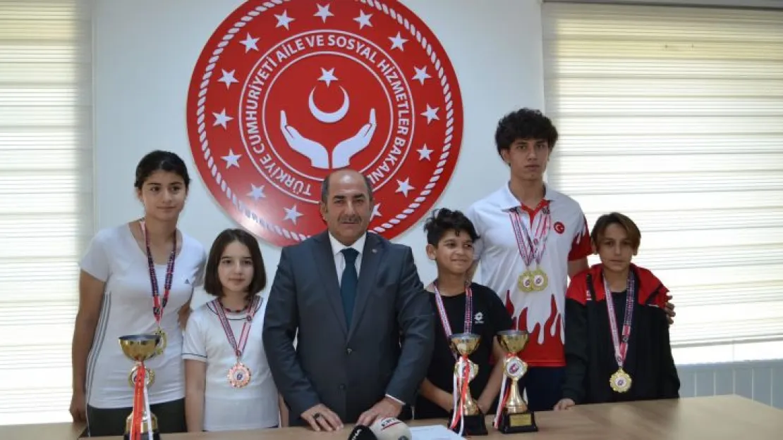 Şampiyon Gençlerle Bir Araya Geldi