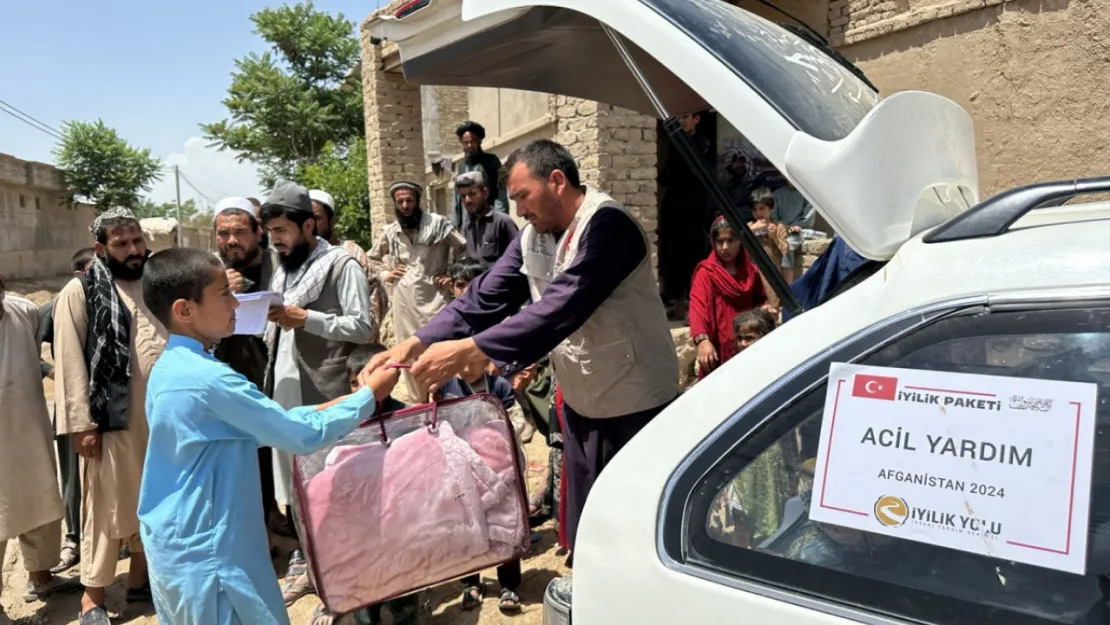 Selin vurduğu Afganistan'a İyilik Yolu'ndan insani yardım