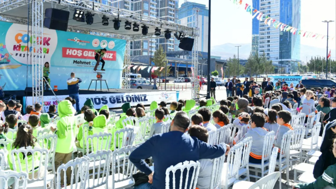 Sirk Gösterileri 'Yeşilyurt Çocuk Kitapları' Festivaline Damga Vurdu