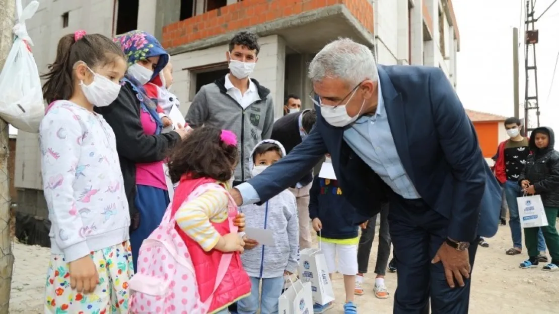 Sokağa Çıkamayan Çocukların Bayram Şekeri Battalgazi Belediyesi'nden