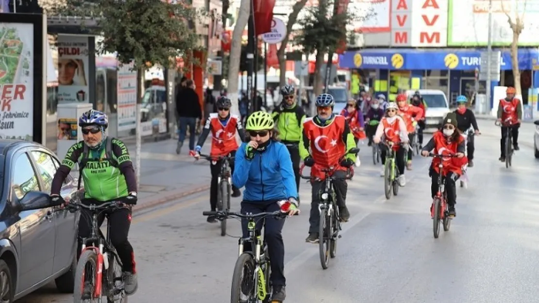 Tarih, Mekân Ve Milli Ruh İçin Pedal Çevirip, İstiklal Marşını Okudular