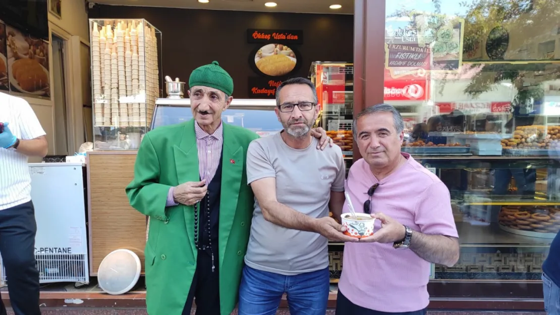 Tatlıcı Ökkeş Usta Mağazalarının Aşure İkramı Etkinliğine Yoğun İlgi