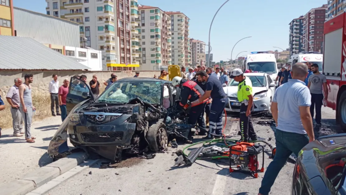 Tecde Yolunda Trafik Kazası: 8 Yaralı