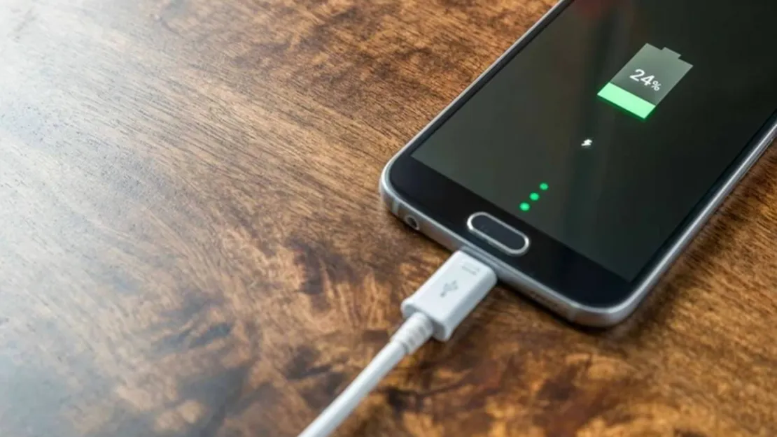 Telefonu gece boyunca şarjda bırakmak yangın riski taşıyor!