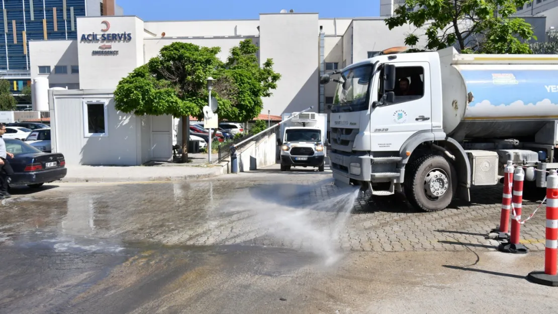 Temizlik Hizmetleriyle, Yeşilyurt'un Temiz Ve Düzenli İmajı Korunuyor