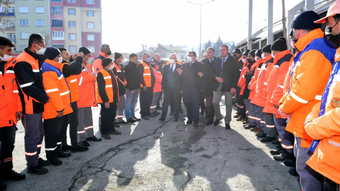 Temizlik Personellerimiz Malatya'nın Temiz Ve Yaşanabilir Bir Şehir Olmasında Önemli Rol Oynamaktalar