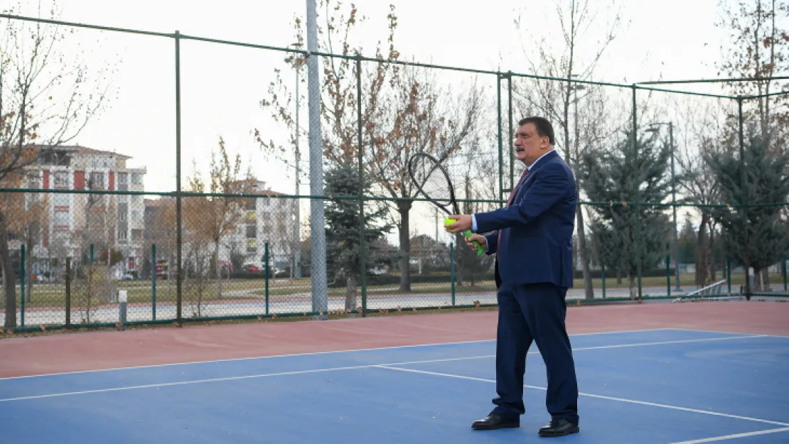 Tenis Turnuvasının Başlama Atışını Vali Baruş Ve Başkan Gürkan Yaptı