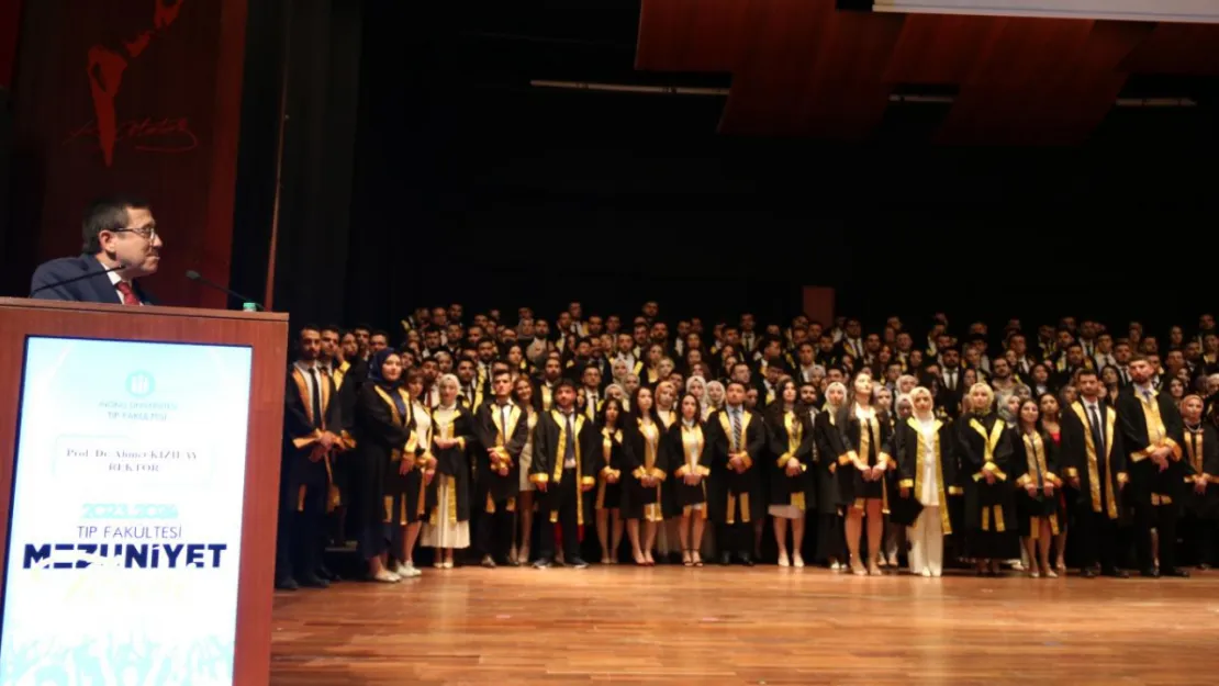 Tıp Fakültesi Mezunları İçin Tören Düzenlendi