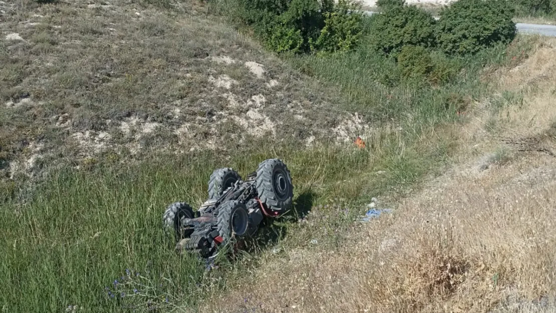 Traktör şarampole yuvarlandı: 1 ölü