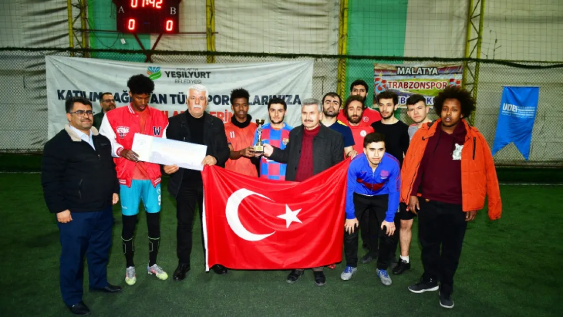 Uluslararası Yeşilyurt Futbol Turnuvasında Dereceye Giren Takımların Ödülleri Dağıtıldı