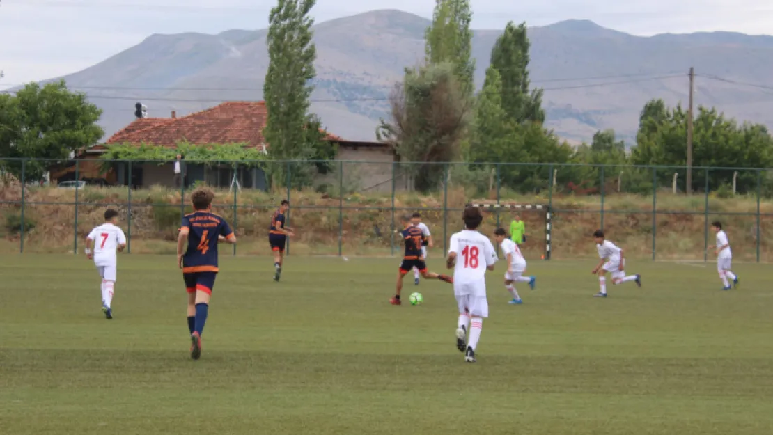 Vahap Küçük Anısına Futbol Turnuvası Düzenlendi