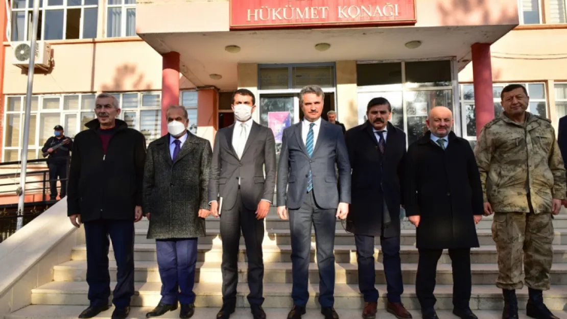 Vali Baruş Arapgir'de Muhtarlarla Toplantı Düzenledi