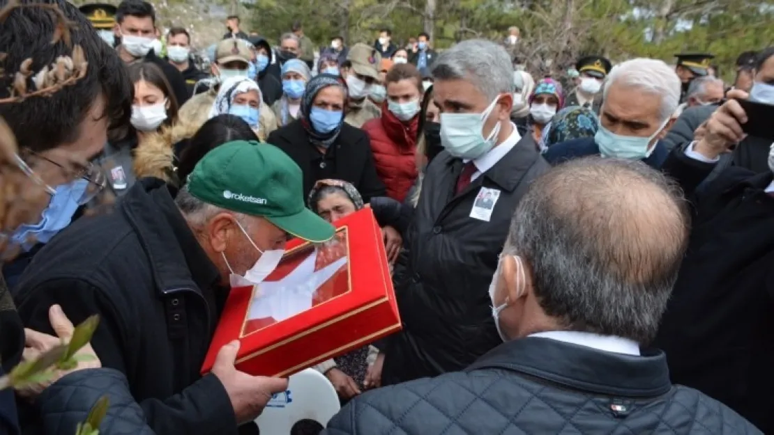 Vali Baruş, Şehit Uzm. Çvş. Hacı Halil Kızılay'ın Cenaze Törenine Katıldı