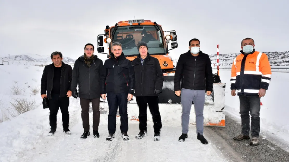 Vali Baruş Yol Açma-Yol Temizleme Çalışmalarına Katıldı