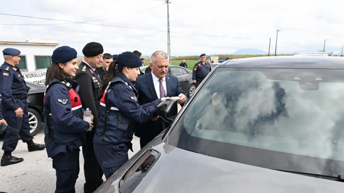 Vali Ersin Yazıcı'dan Trafik Uygulama Noktalarına Bayram Ziyareti