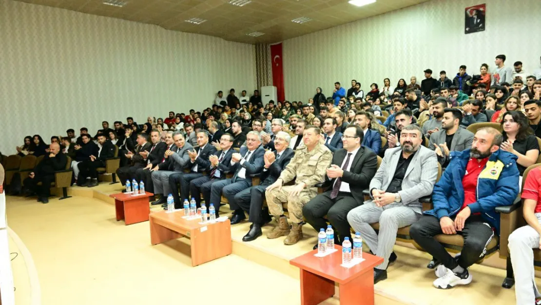 Vali Ersin Yazıcı  ' Kariyer Günleri' Etkinliğine Konuk Oldu