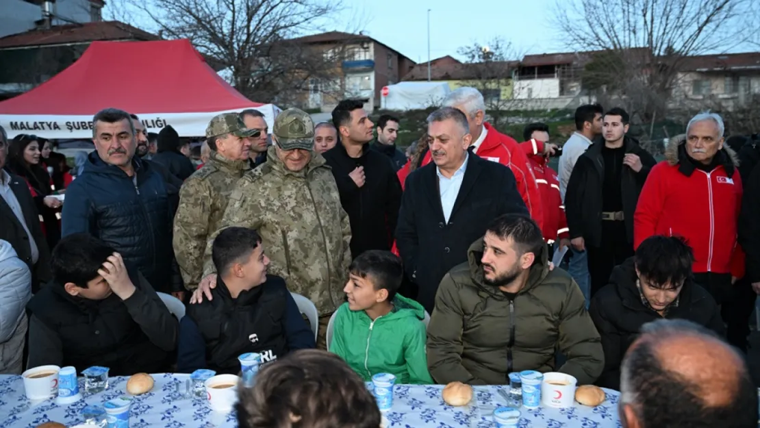 Vali Ersin Yazıcı Türkiye Kızılay Derneği Malatya İl Başkanlığı Tarafından Düzenlenen Geleneksel İftar Programına Katıldı