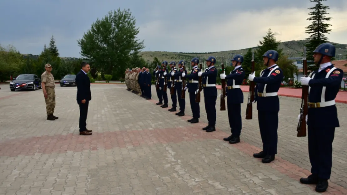 Vali Hulusi Şahin, İl Emniyet Müdürlüğü'nü ve İl Jandarma Komutanlığı'nı ziyaret etti