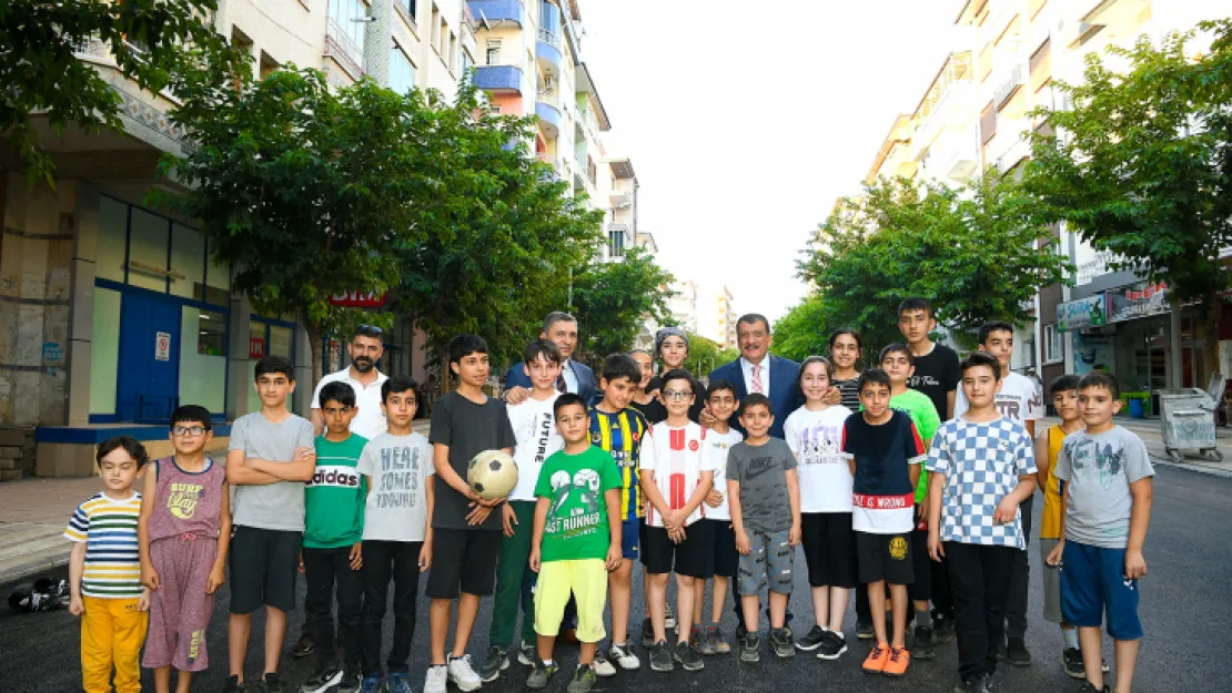 Vali Şahin ve Başkan Gürkan İpek Caddesi'nde incelemelerde bulundu