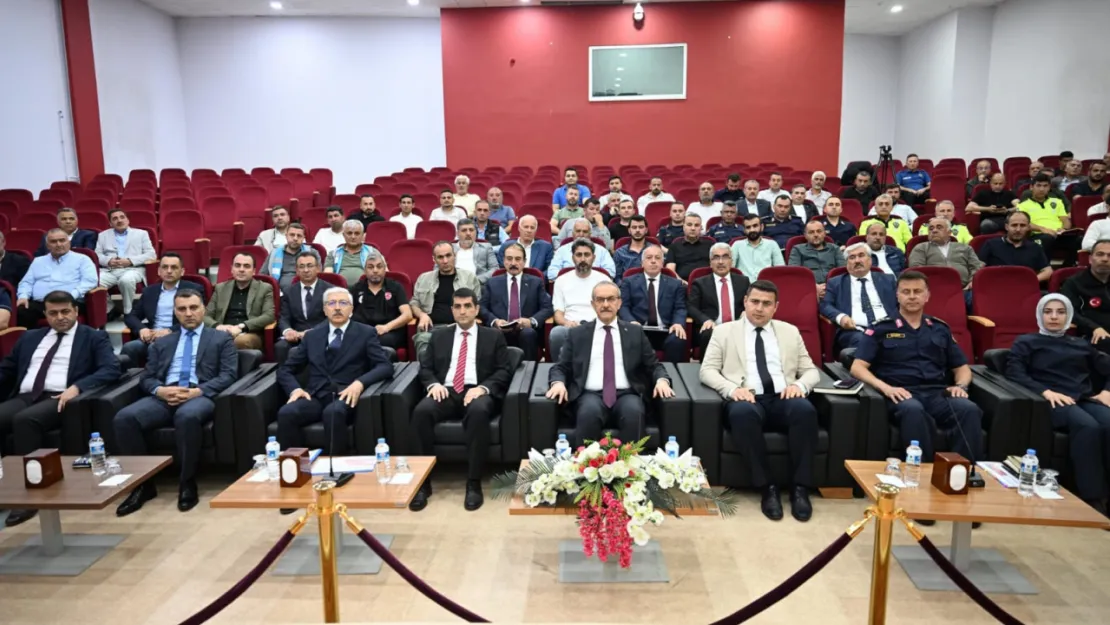 Vali Seddar Yavuz Betoncular ve Hafriyatçılarla İstişare Toplantısı Gerçekleştirildi