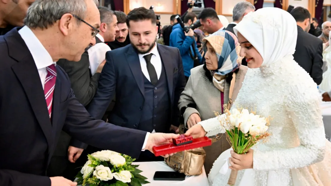 Vali Seddar Yavuz, İlimizde Düzenlenen Nikah ve Düğün Törenine Katıldı