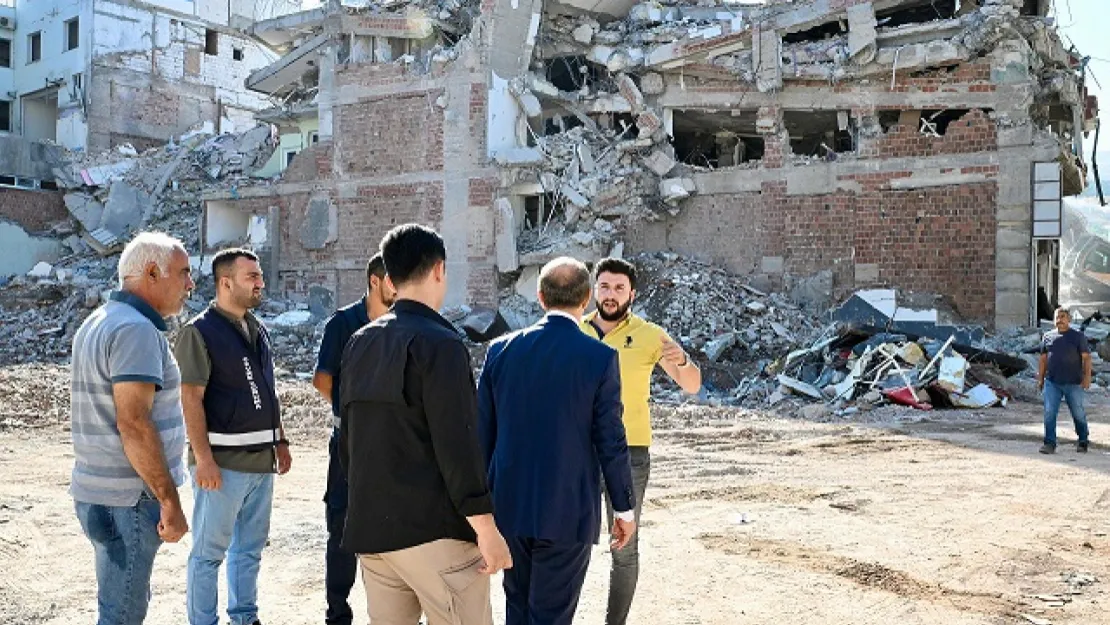 Vali Seddar Yavuz, Kışla Caddesinde İncelemelerde Bulunarak, Esnaflar İle Bir Araya Geldi.