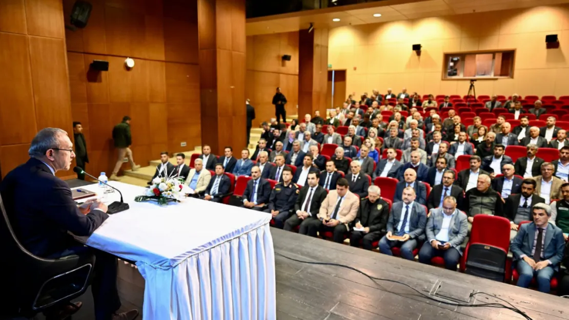 Vali Seddar Yavuz Muhtar Dernekleriyle İstişare Toplantısı Gerçekleştirdi