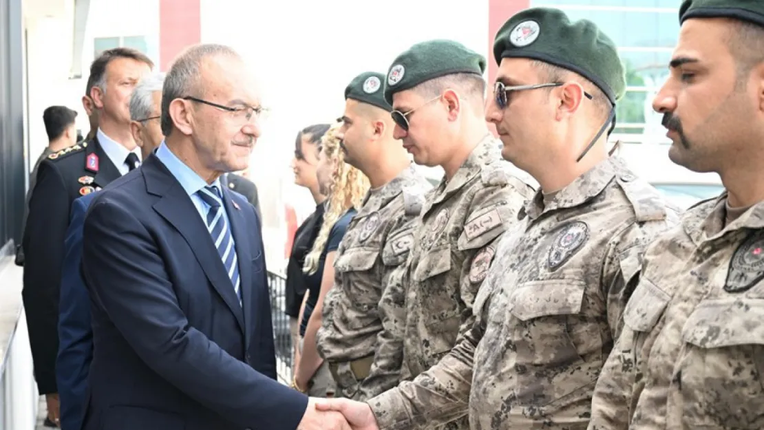 Vali Yavuz, Kurban Bayramında Vatandaşlarla Bir Araya Geldikten Sonra Kurumları Ziyaret Etti