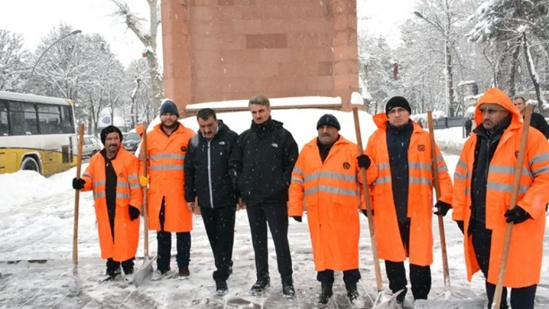 Vatandaşlarımıza ricamız Çok Zorunlu Olmadıkça Trafiğe Çıkmasınlar