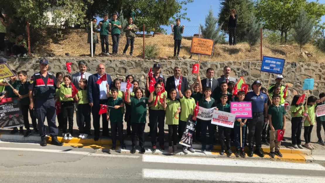 Yayalara Öncelik Duruşu, Hayata Saygı Duruşu