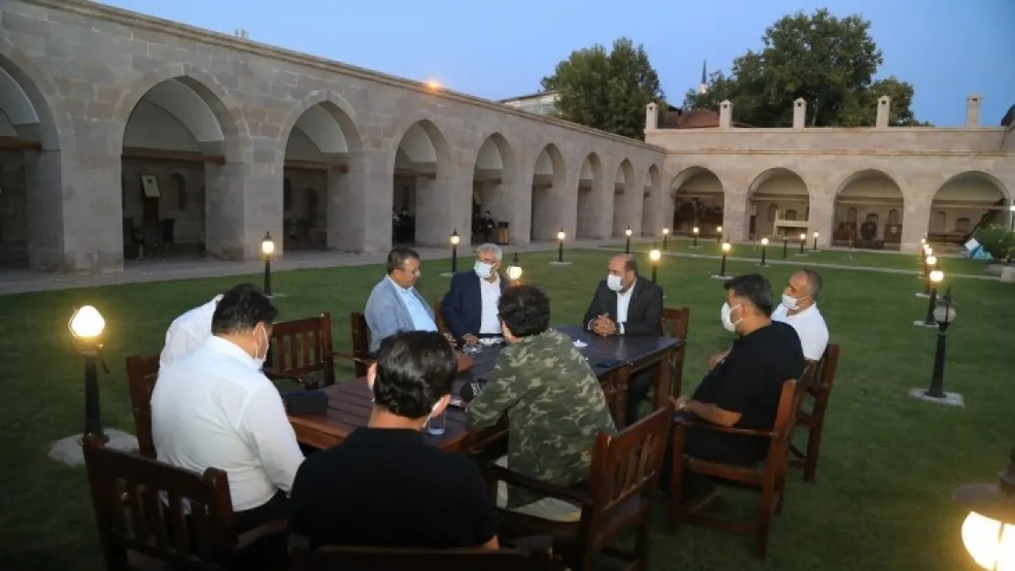 Yazar İnanç: 'Aşkın Ülkesine Geldim Sanki'